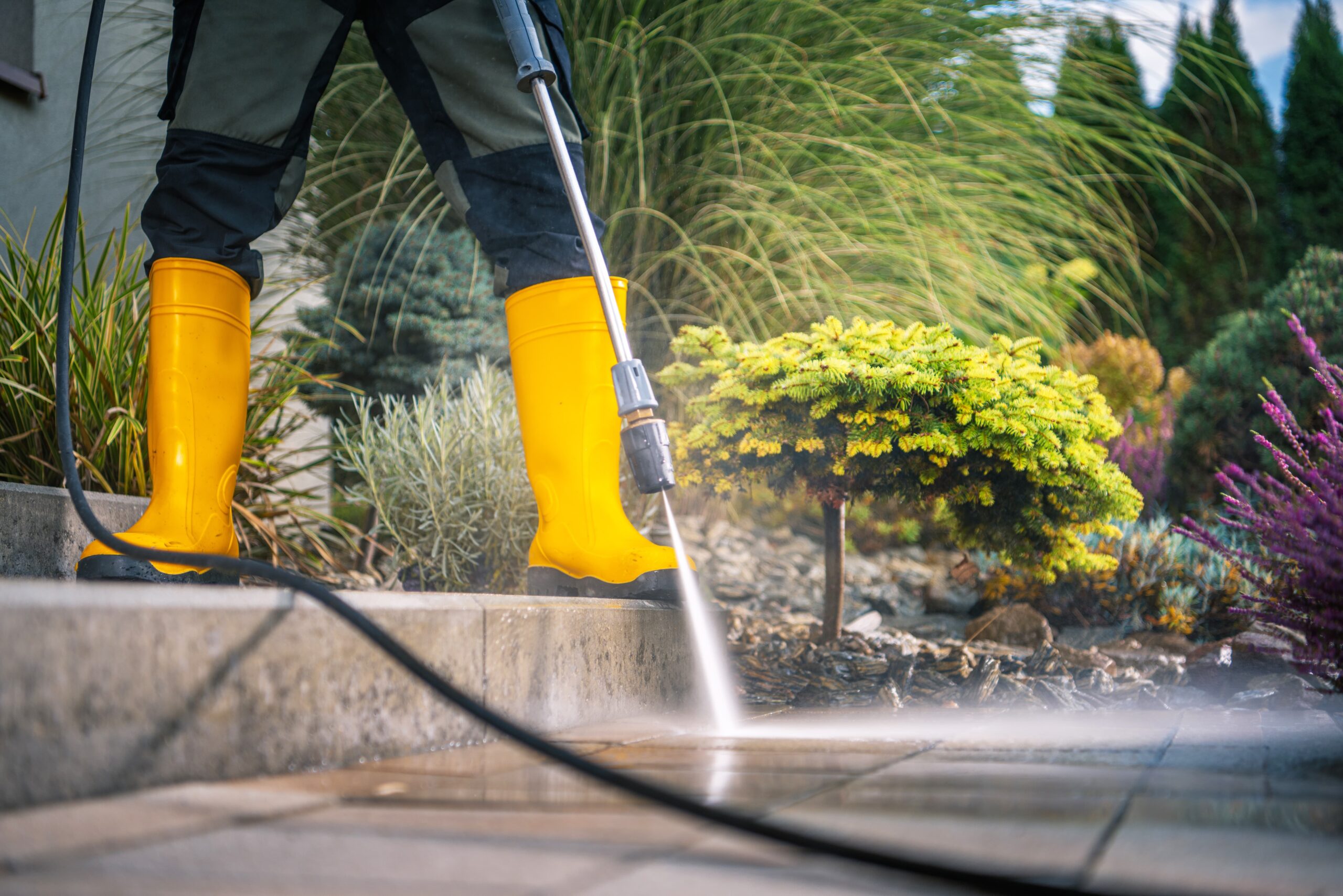 Sidewalk and walkway pressure washing service