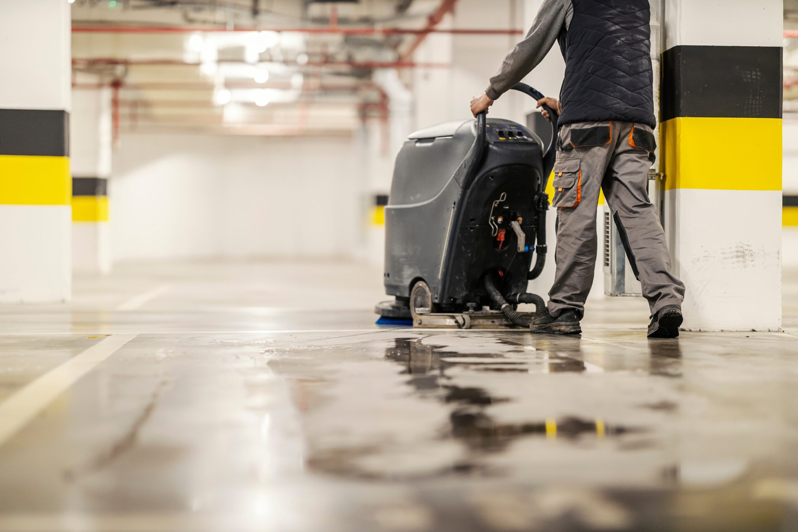 Commercial parking lot pressure washing service